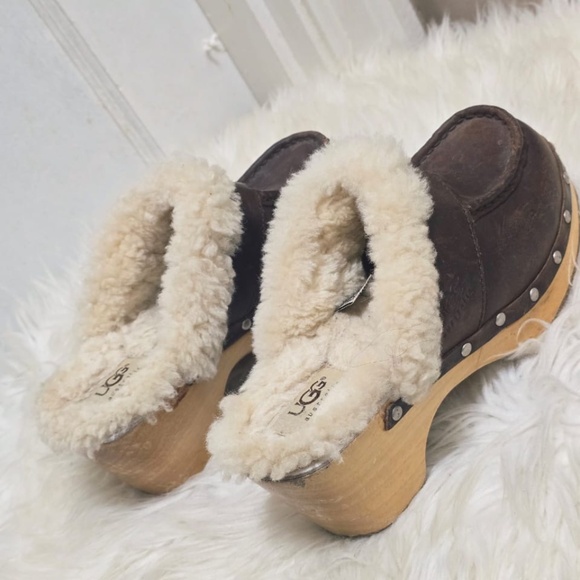 UGG Brown Leather Clogs.🌴 - Picture 7 of 8